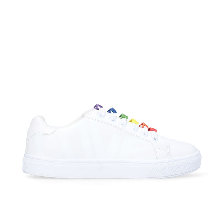 tenis blancos con agujetas de color